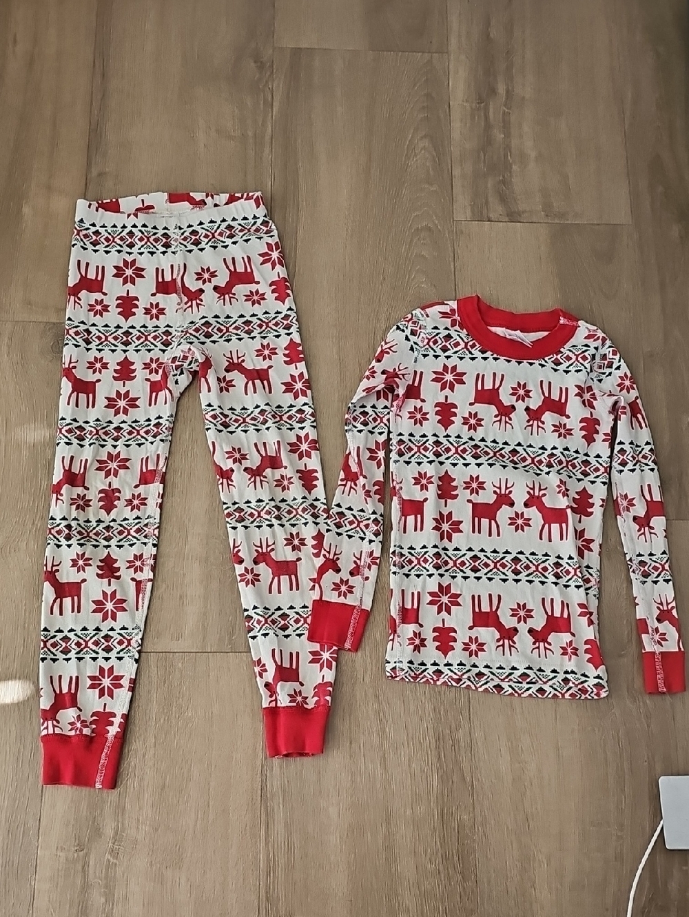 Hanna Andersson Red and White Reindeer Print Pajama Set Size 6-7 Kids